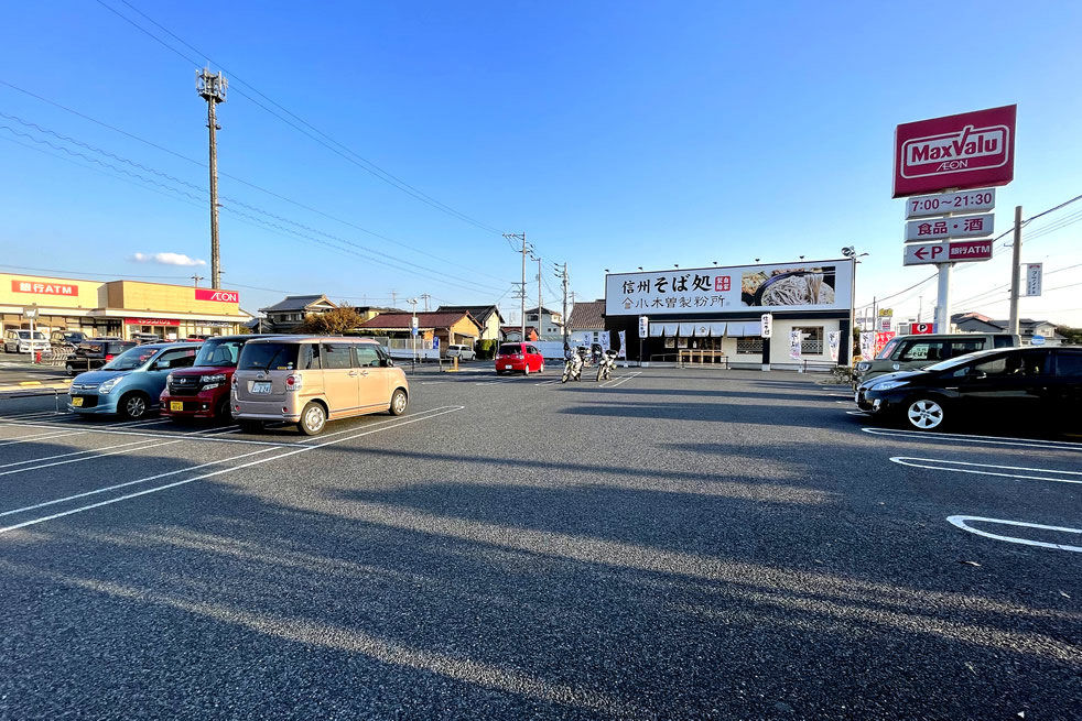 清須店-駐車場